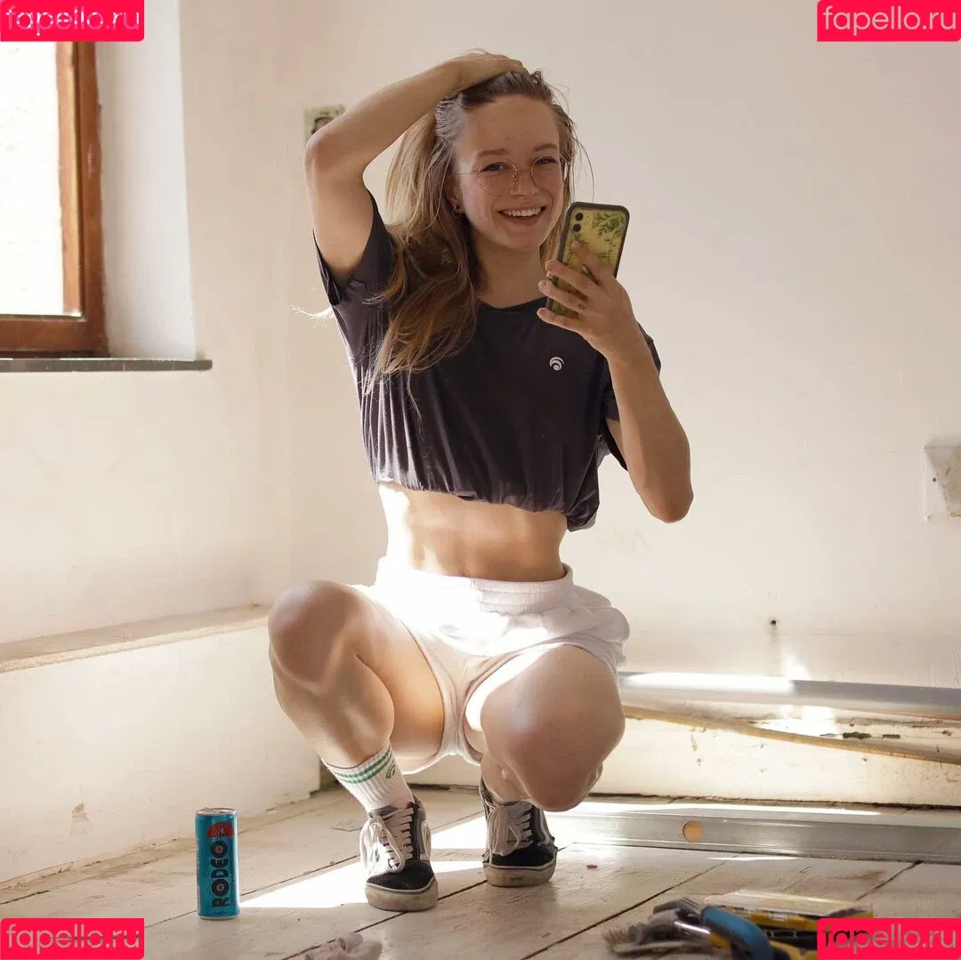 Aline Dessine Onlyfans Photo Gallery 