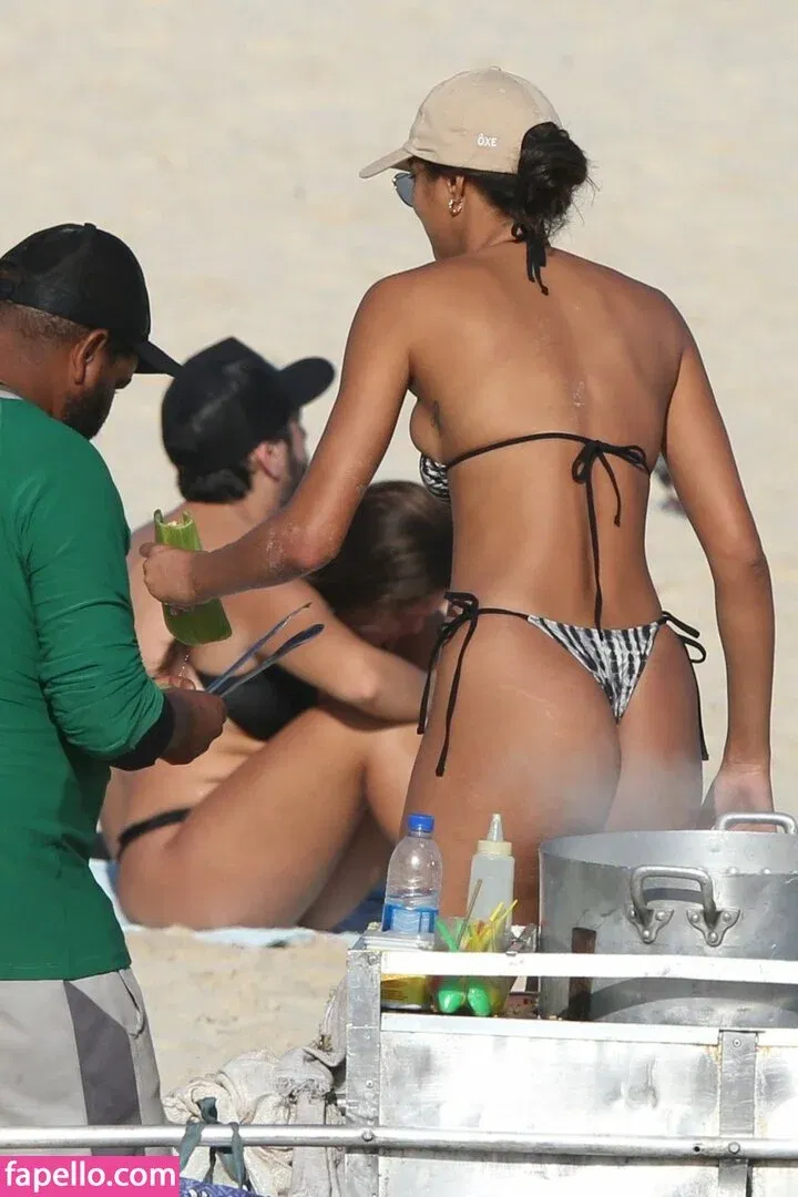 Lais Ribeiro Onlyfans Photo Gallery 