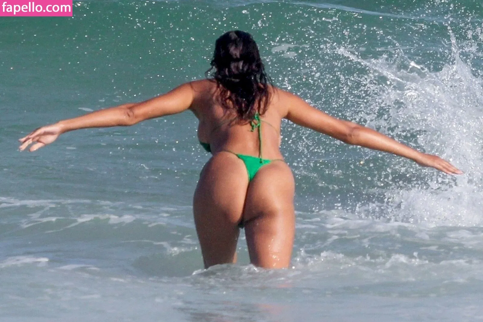 Lais Ribeiro Onlyfans Photo Gallery 