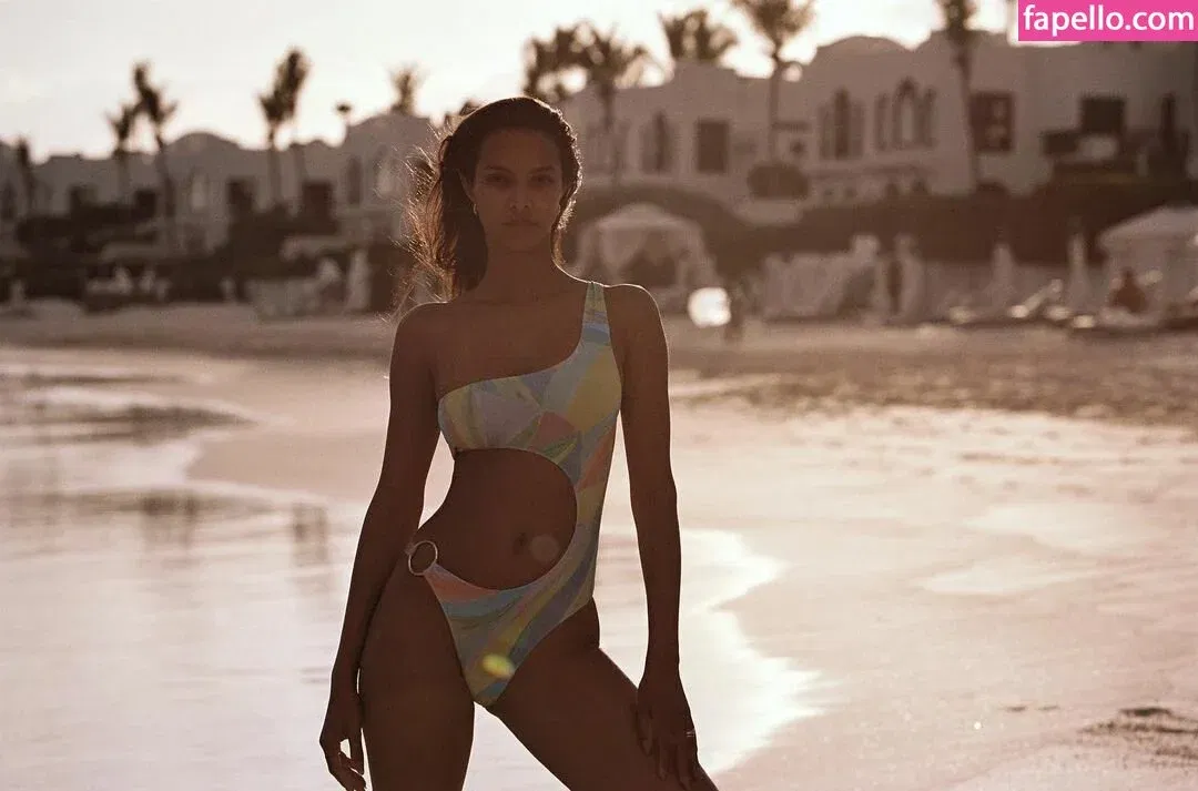 Lais Ribeiro Onlyfans Photo Gallery 