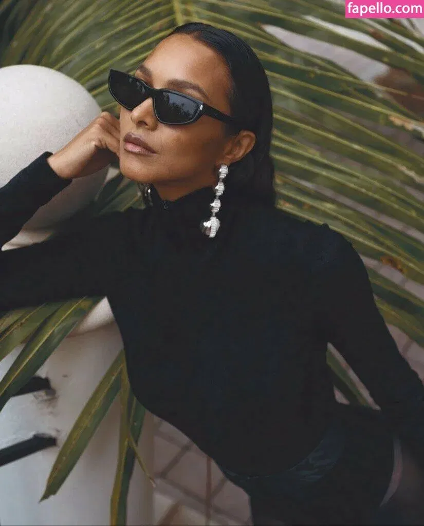 Lais Ribeiro Onlyfans Photo Gallery 