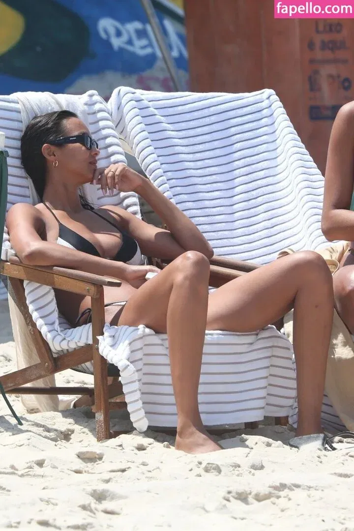 Lais Ribeiro Onlyfans Photo Gallery 