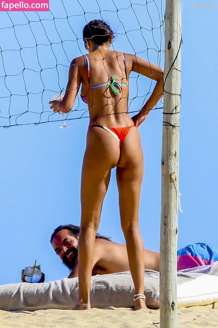 Lais Ribeiro Onlyfans Photo Gallery 