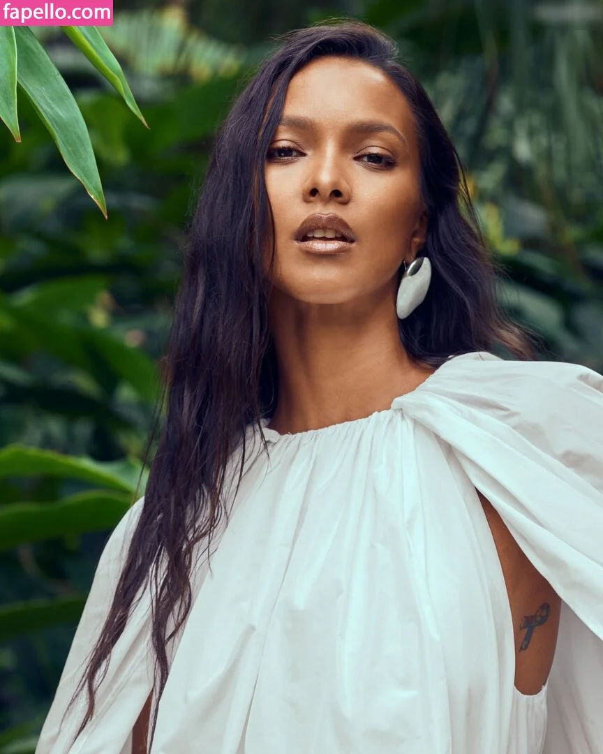 Lais Ribeiro Onlyfans Photo Gallery 