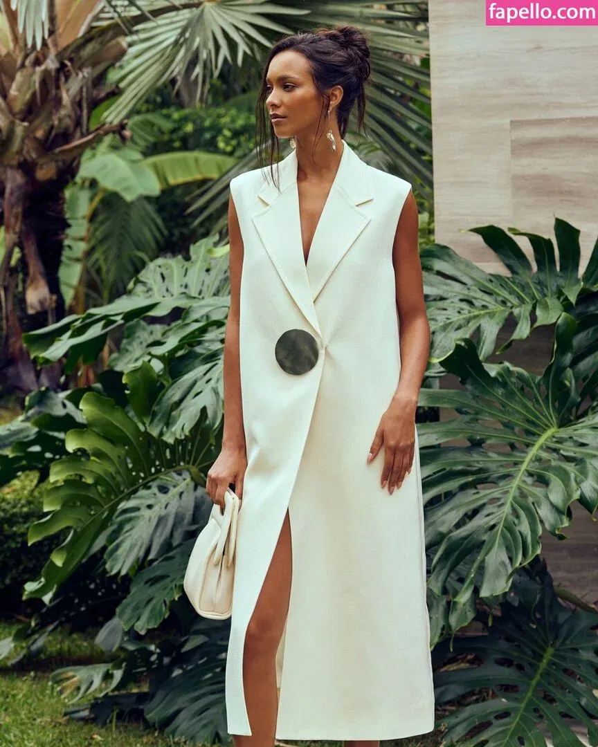 Lais Ribeiro Onlyfans Photo Gallery 