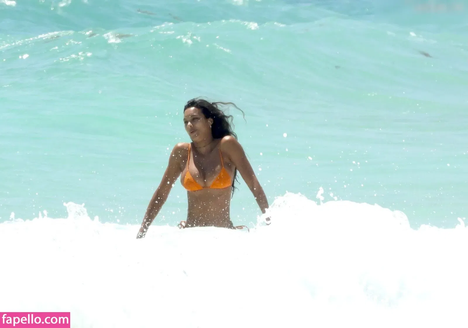 Lais Ribeiro Onlyfans Photo Gallery 