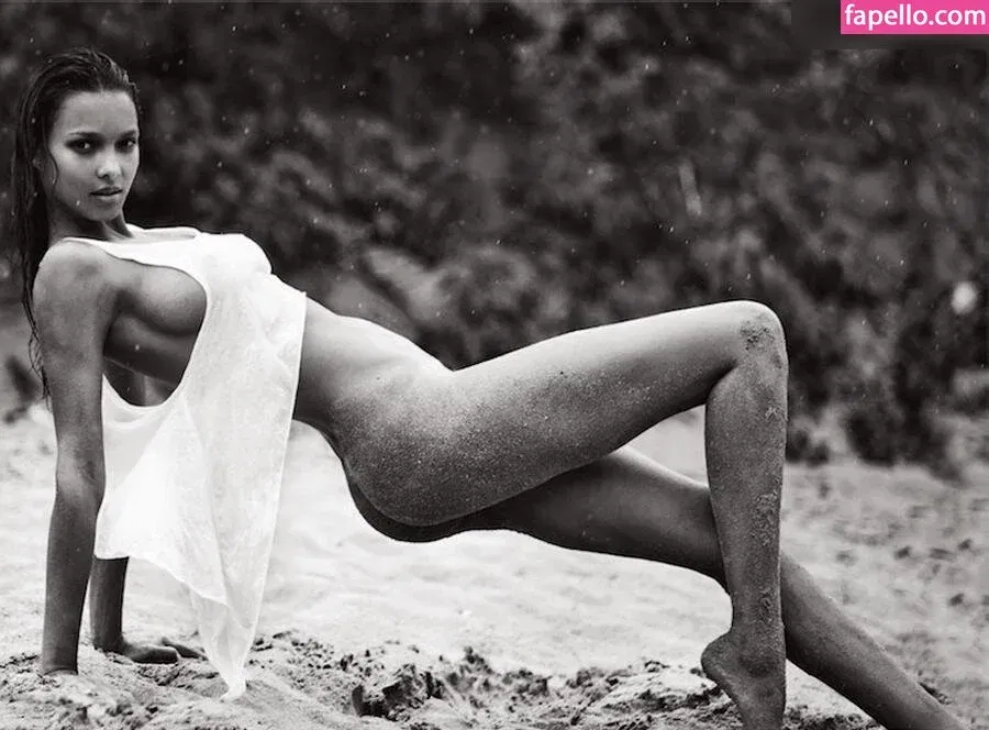 Lais Ribeiro Onlyfans Photo Gallery 