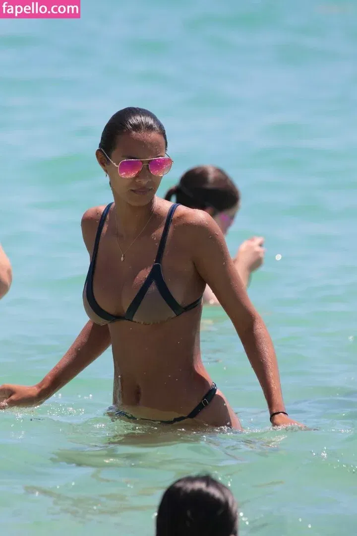 Lais Ribeiro Onlyfans Photo Gallery 