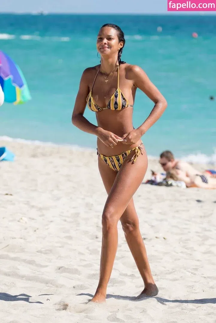 Lais Ribeiro Onlyfans Photo Gallery 