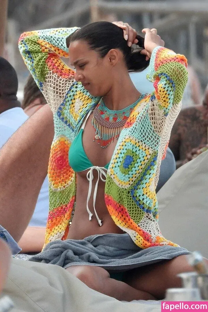 Lais Ribeiro Onlyfans Photo Gallery 