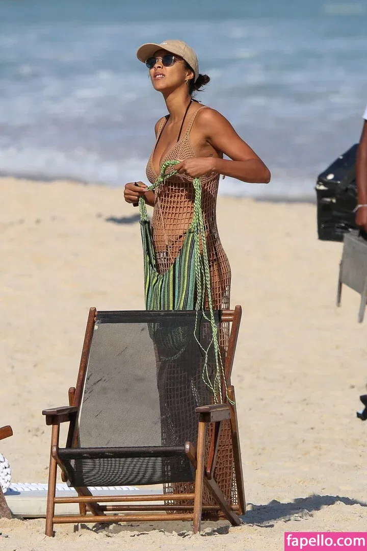 Lais Ribeiro Onlyfans Photo Gallery 