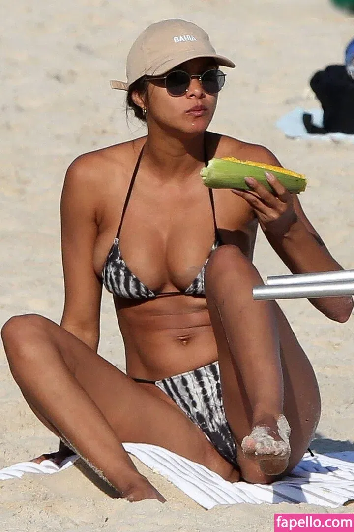 Lais Ribeiro Onlyfans Photo Gallery 