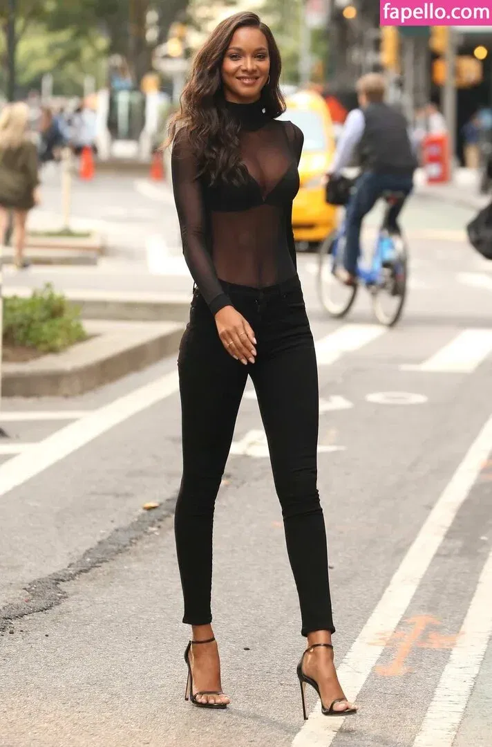 Lais Ribeiro Onlyfans Photo Gallery 