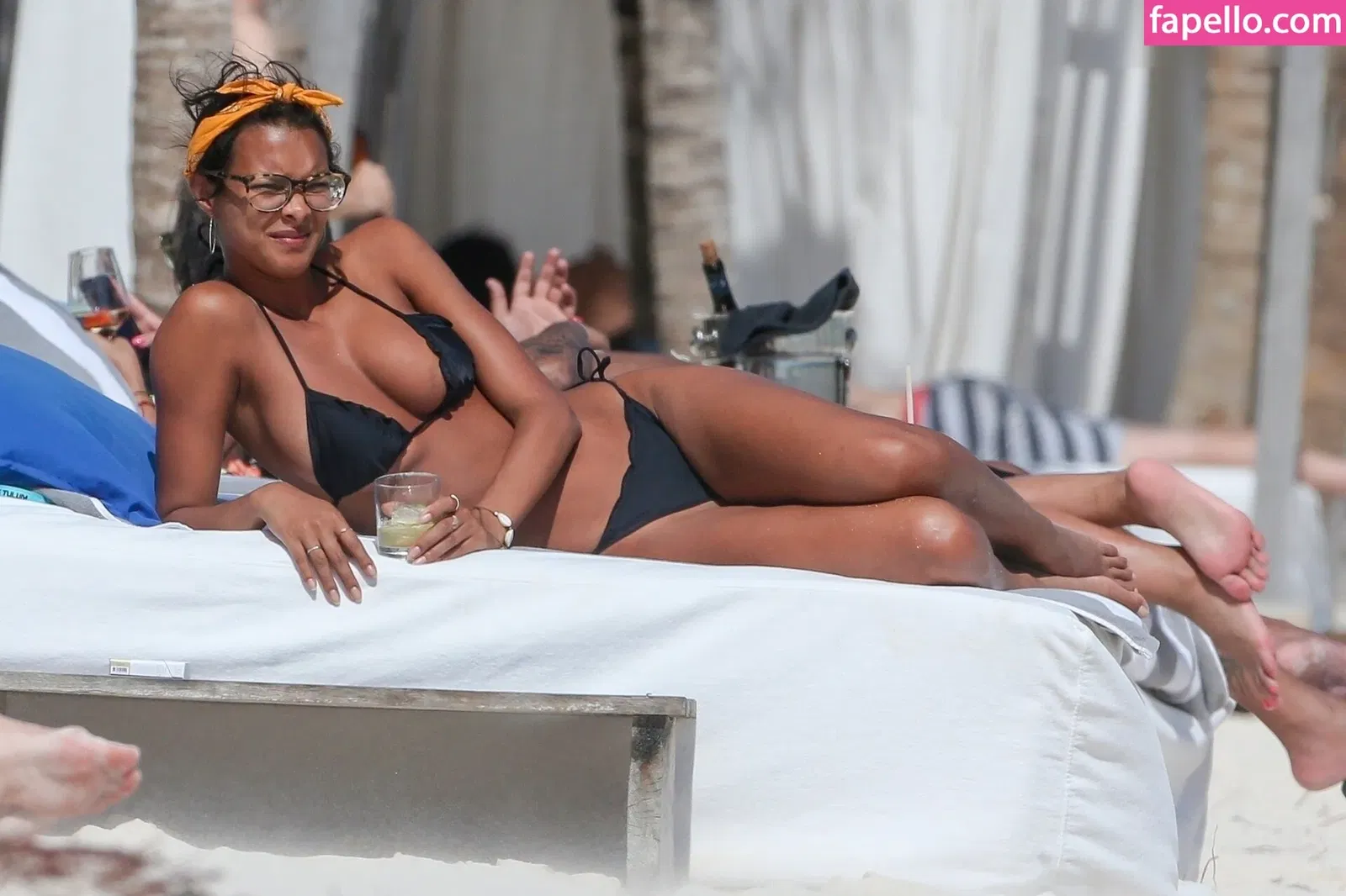 Lais Ribeiro Onlyfans Photo Gallery 