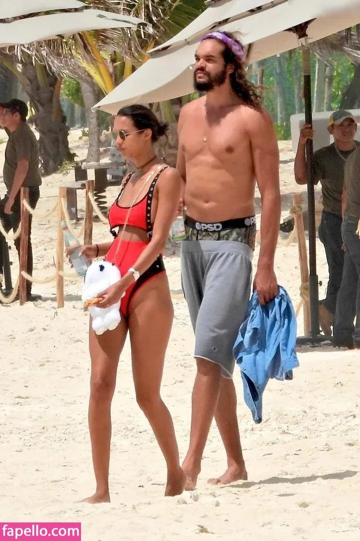 Lais Ribeiro Onlyfans Photo Gallery 