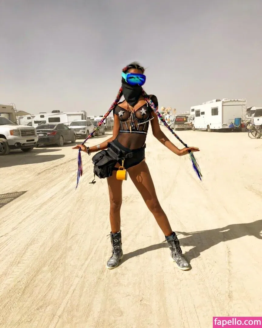 Lais Ribeiro Onlyfans Photo Gallery 