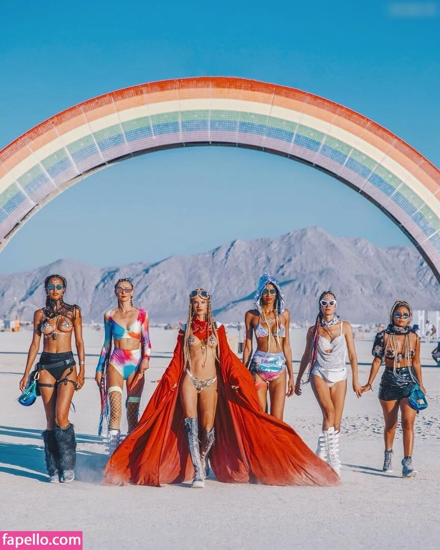 Lais Ribeiro Onlyfans Photo Gallery 