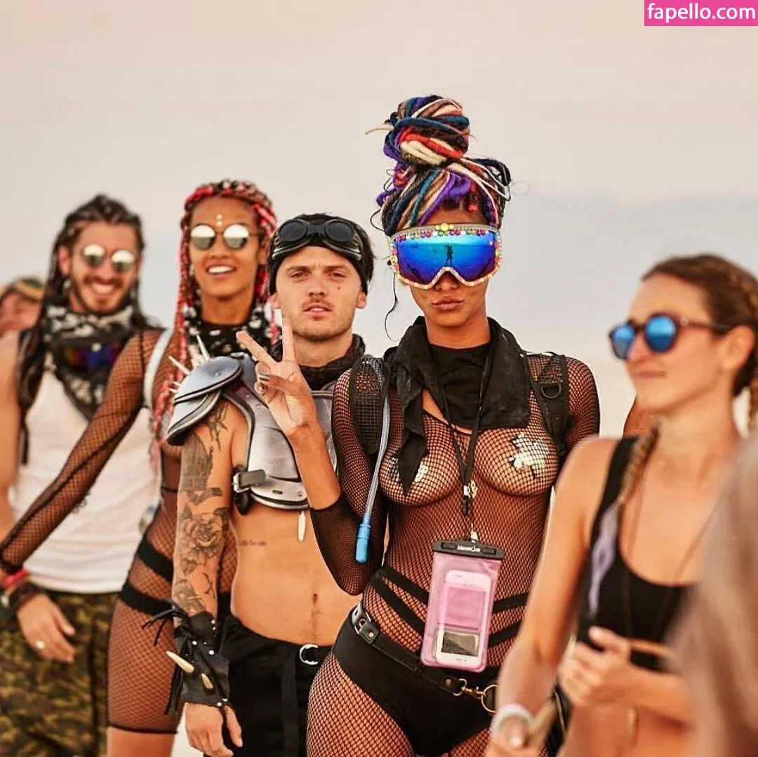 Lais Ribeiro Onlyfans Photo Gallery 