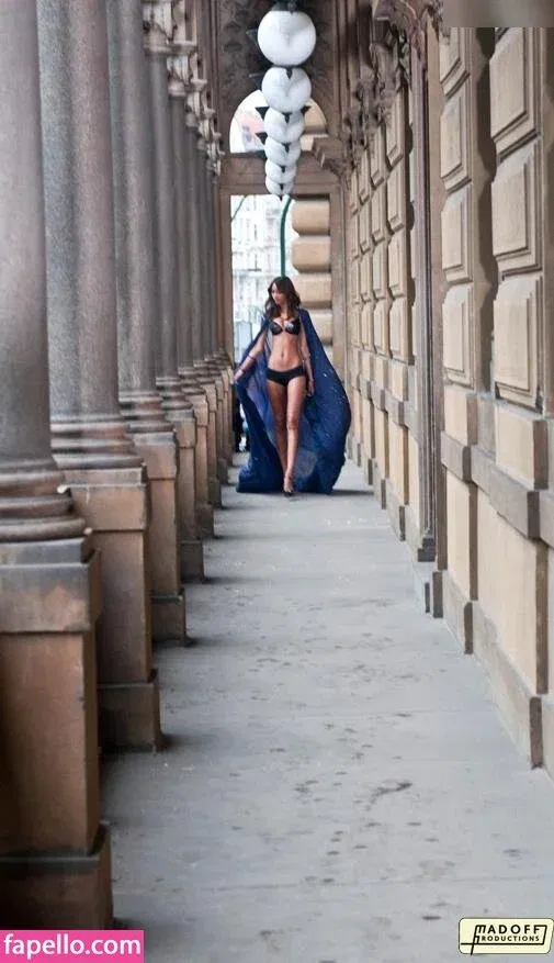 Lais Ribeiro Onlyfans Photo Gallery 