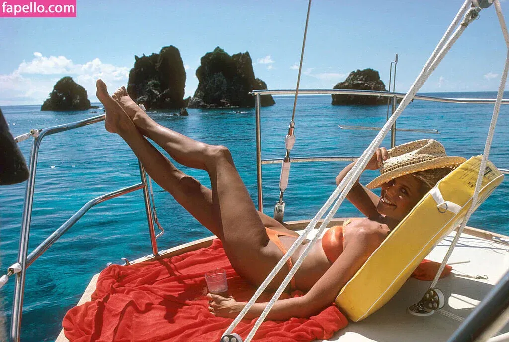 Christie Brinkley Onlyfans Photo Gallery 