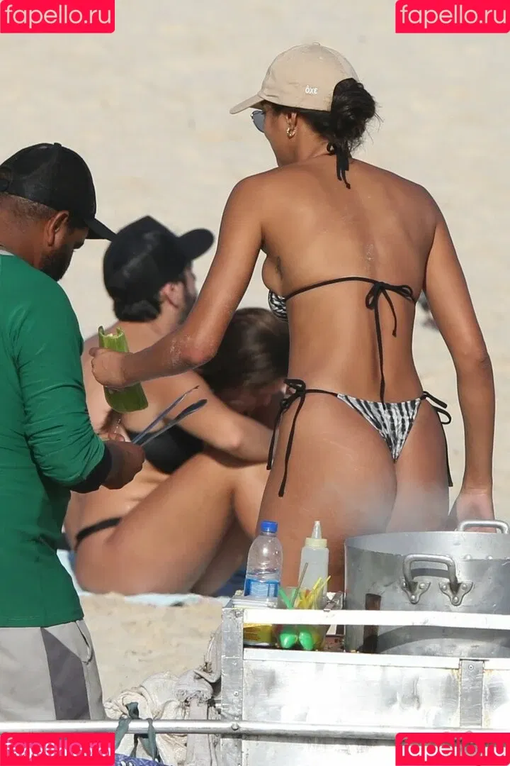 Lais Ribeiro Onlyfans Photo Gallery 