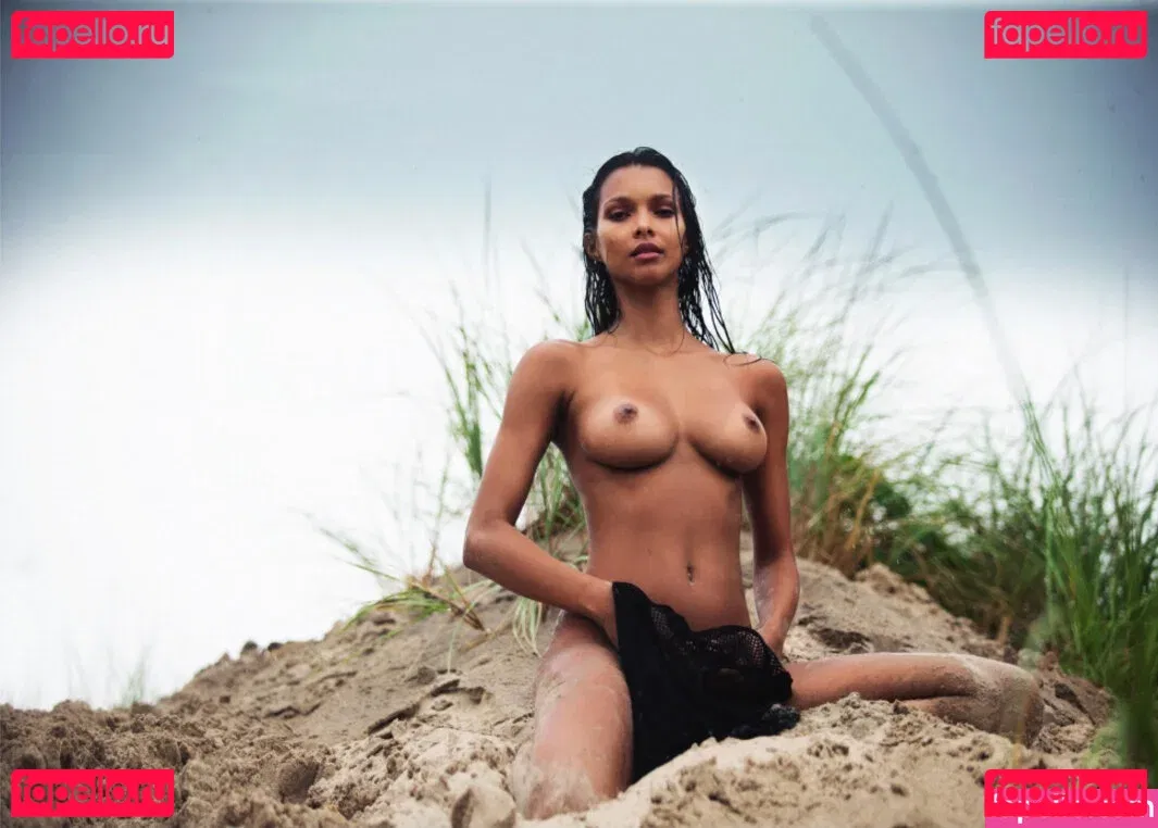 Lais Ribeiro Onlyfans Photo Gallery 