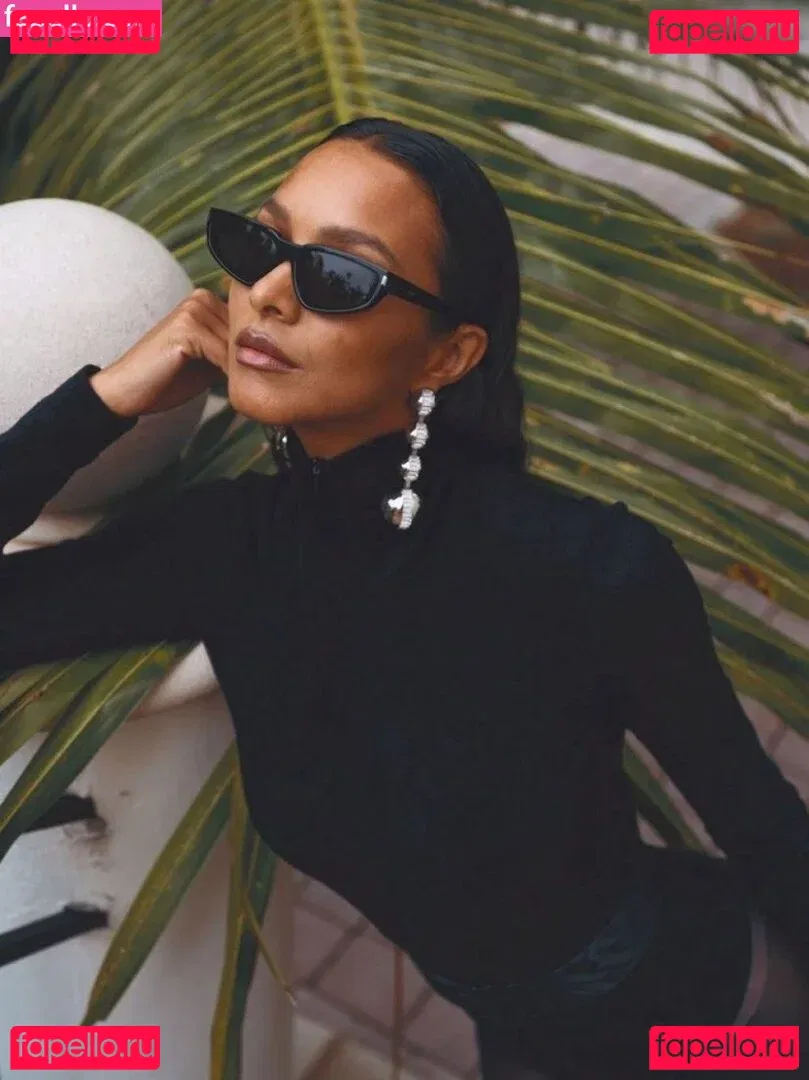 Lais Ribeiro Onlyfans Photo Gallery 