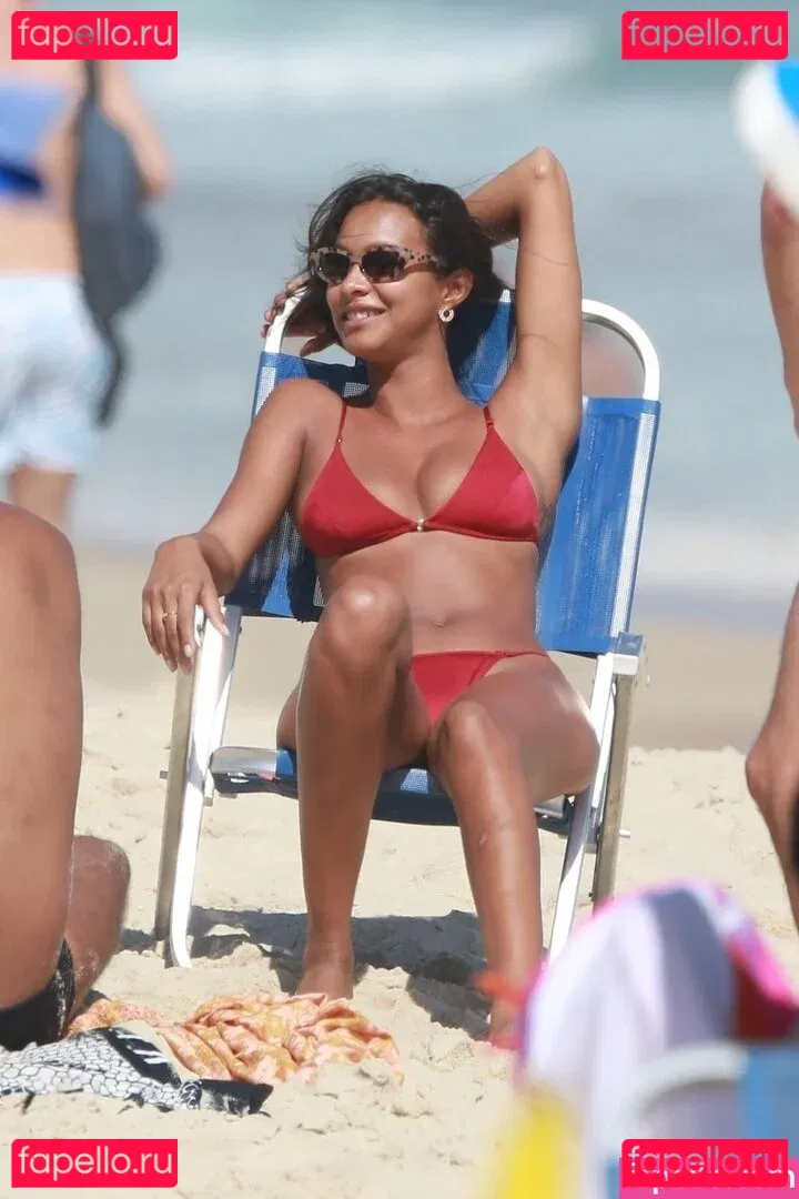 Lais Ribeiro Onlyfans Photo Gallery 