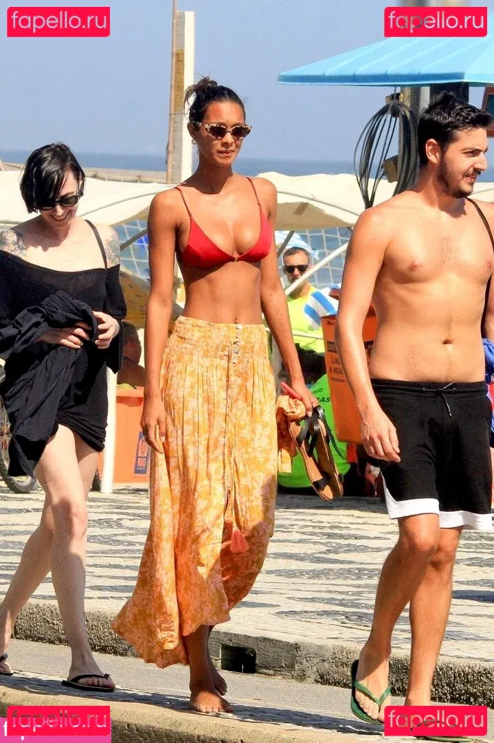 Lais Ribeiro Onlyfans Photo Gallery 