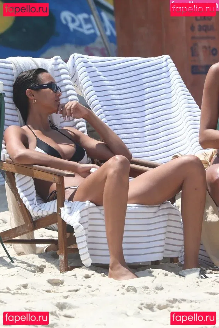 Lais Ribeiro Onlyfans Photo Gallery 