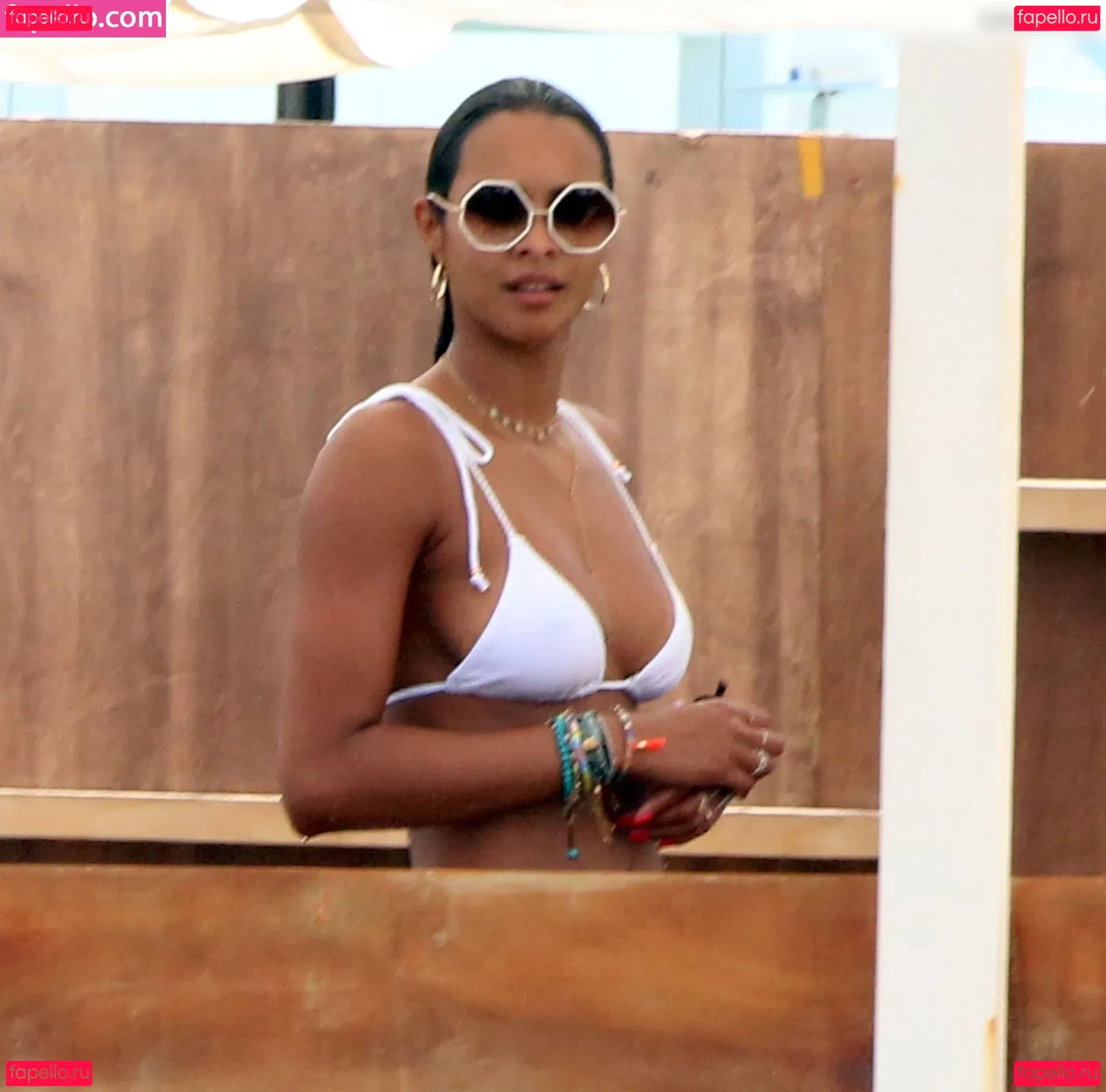 Lais Ribeiro Onlyfans Photo Gallery 