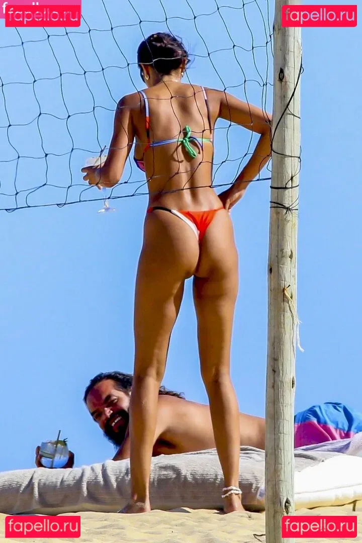 Lais Ribeiro Onlyfans Photo Gallery 