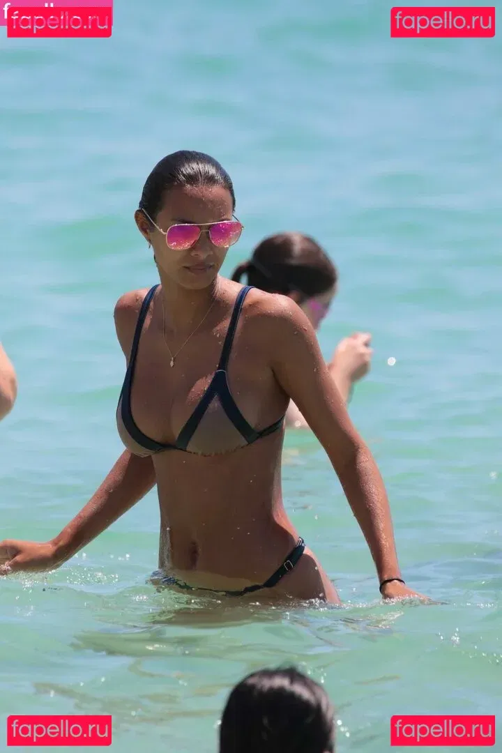 Lais Ribeiro Onlyfans Photo Gallery 