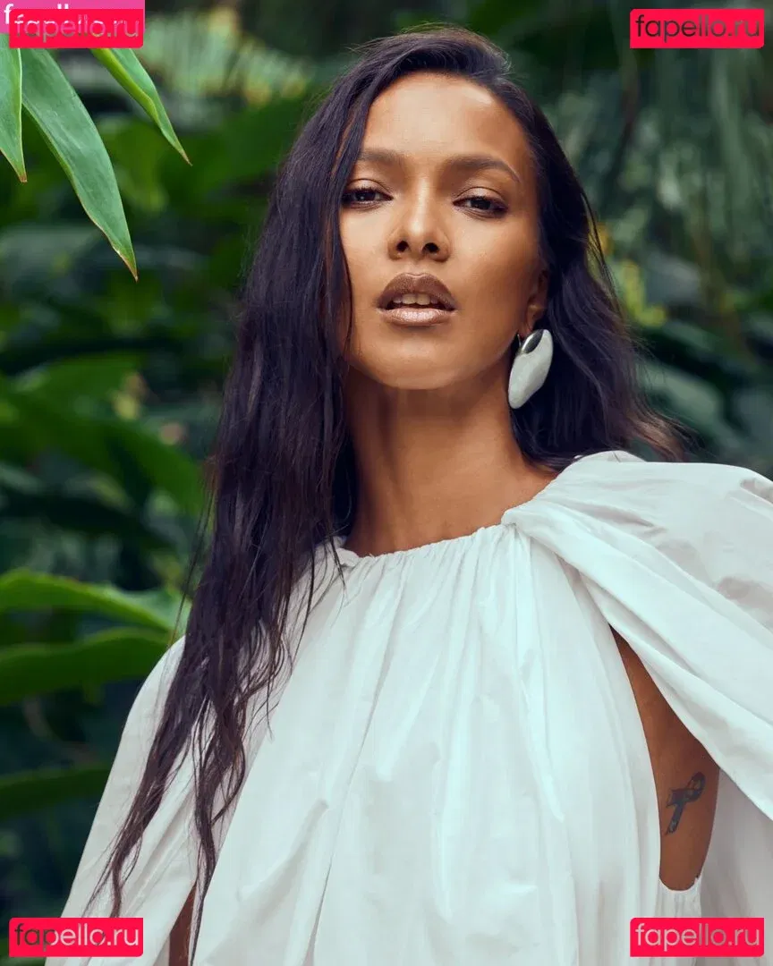 Lais Ribeiro Onlyfans Photo Gallery 