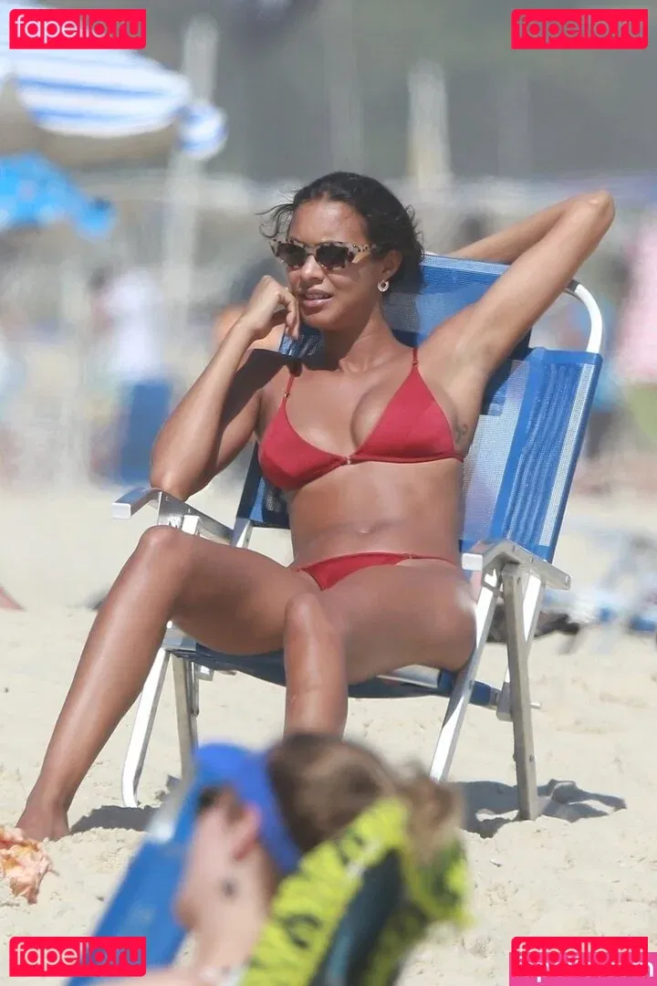 Lais Ribeiro Onlyfans Photo Gallery 