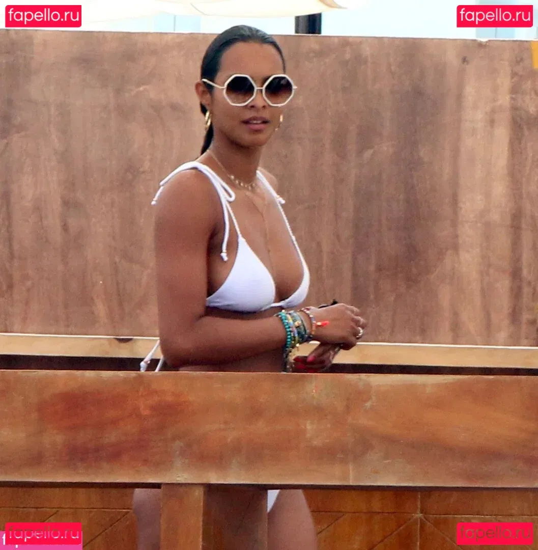 Lais Ribeiro Onlyfans Photo Gallery 