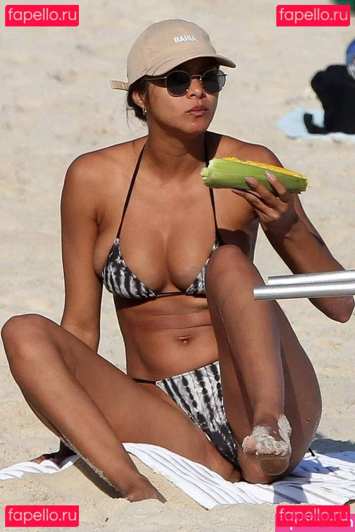 Lais Ribeiro Onlyfans Photo Gallery 