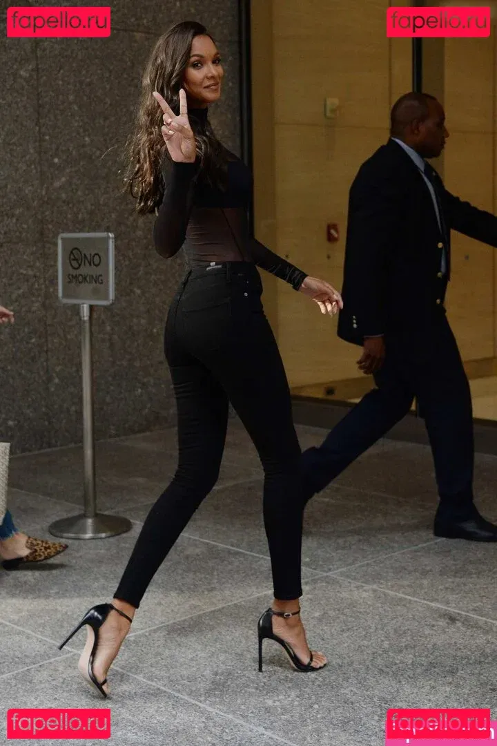 Lais Ribeiro Onlyfans Photo Gallery 