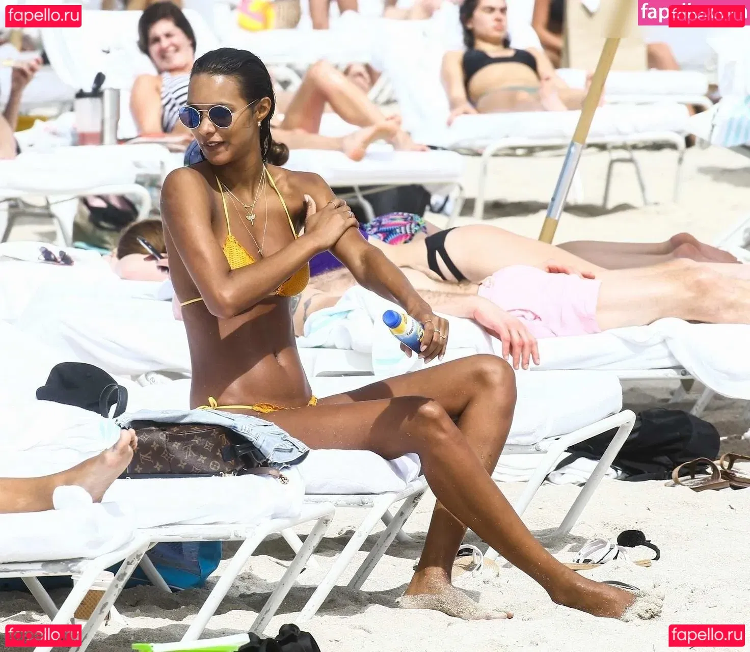 Lais Ribeiro Onlyfans Photo Gallery 