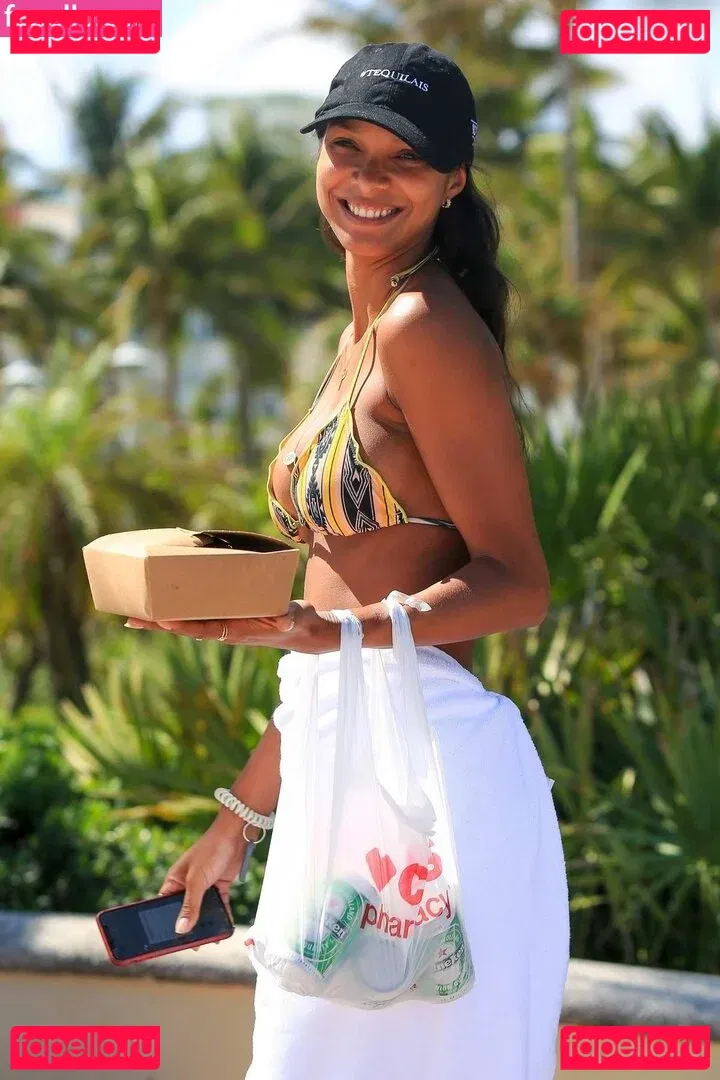 Lais Ribeiro Onlyfans Photo Gallery 