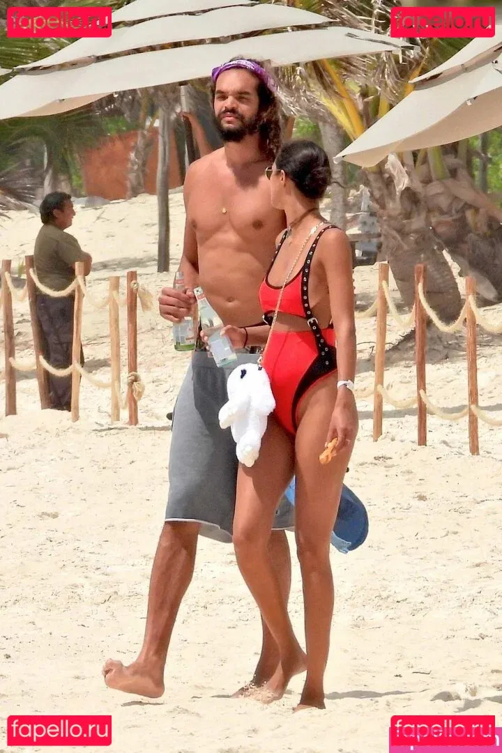 Lais Ribeiro Onlyfans Photo Gallery 