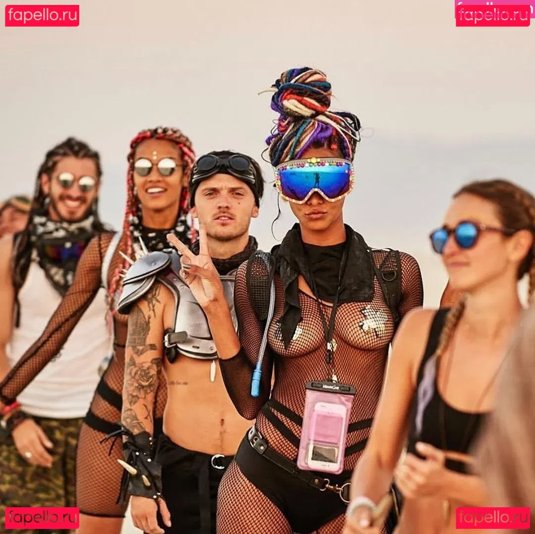 Lais Ribeiro Onlyfans Photo Gallery 