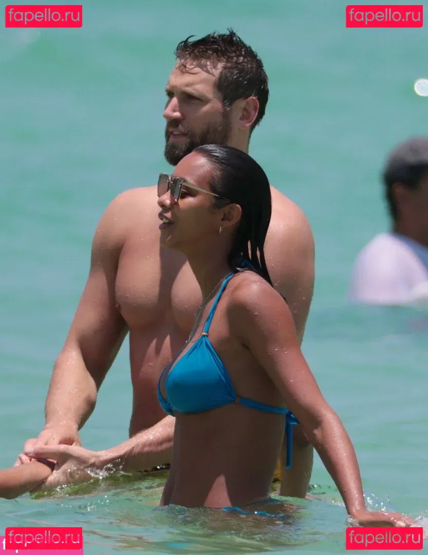 Lais Ribeiro Onlyfans Photo Gallery 