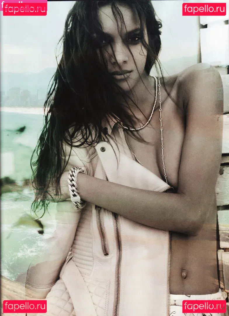 Lais Ribeiro Onlyfans Photo Gallery 