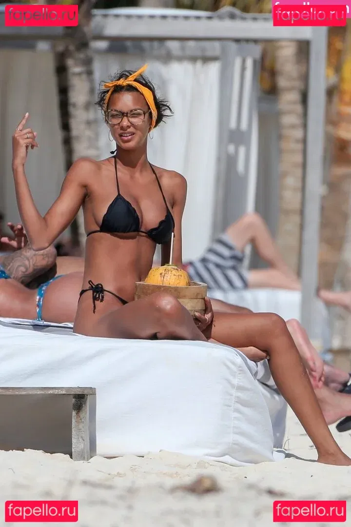 Lais Ribeiro Onlyfans Photo Gallery 