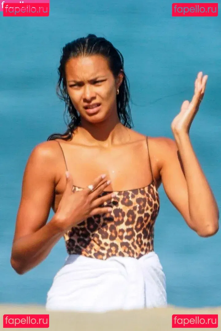 Lais Ribeiro Onlyfans Photo Gallery 