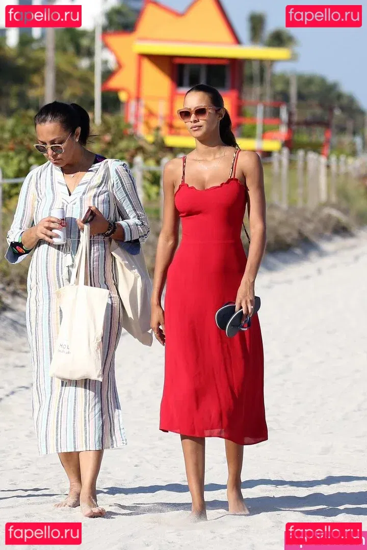 Lais Ribeiro Onlyfans Photo Gallery 