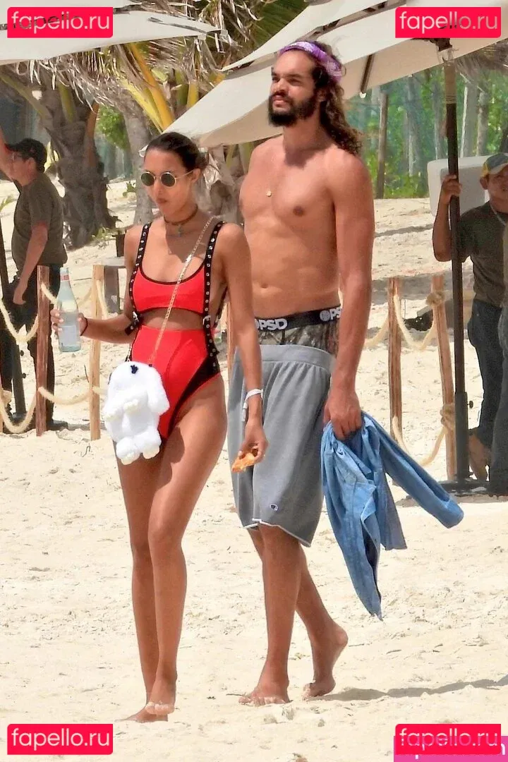 Lais Ribeiro Onlyfans Photo Gallery 