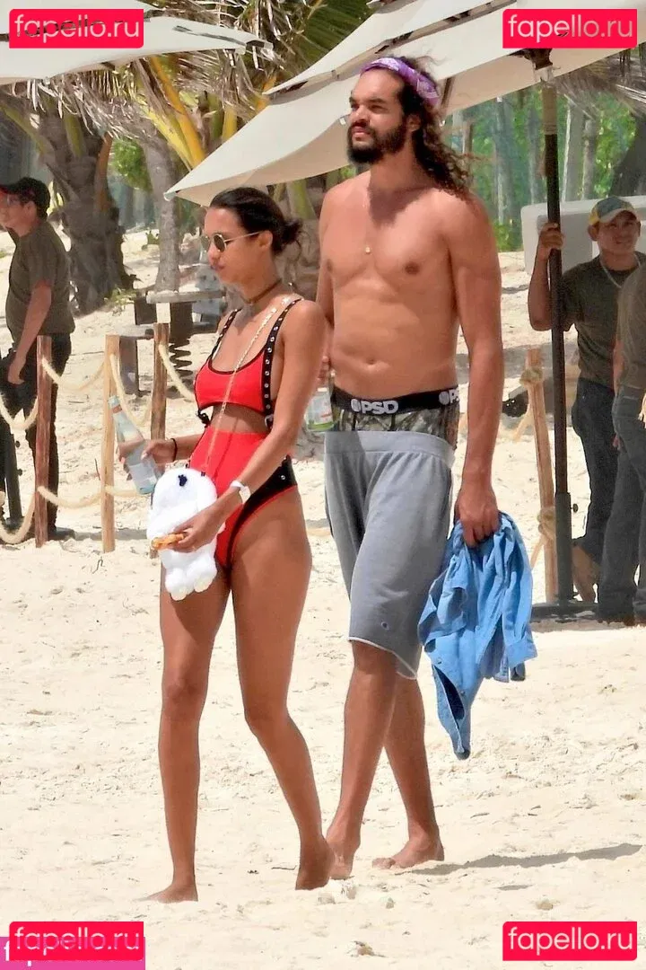 Lais Ribeiro Onlyfans Photo Gallery 