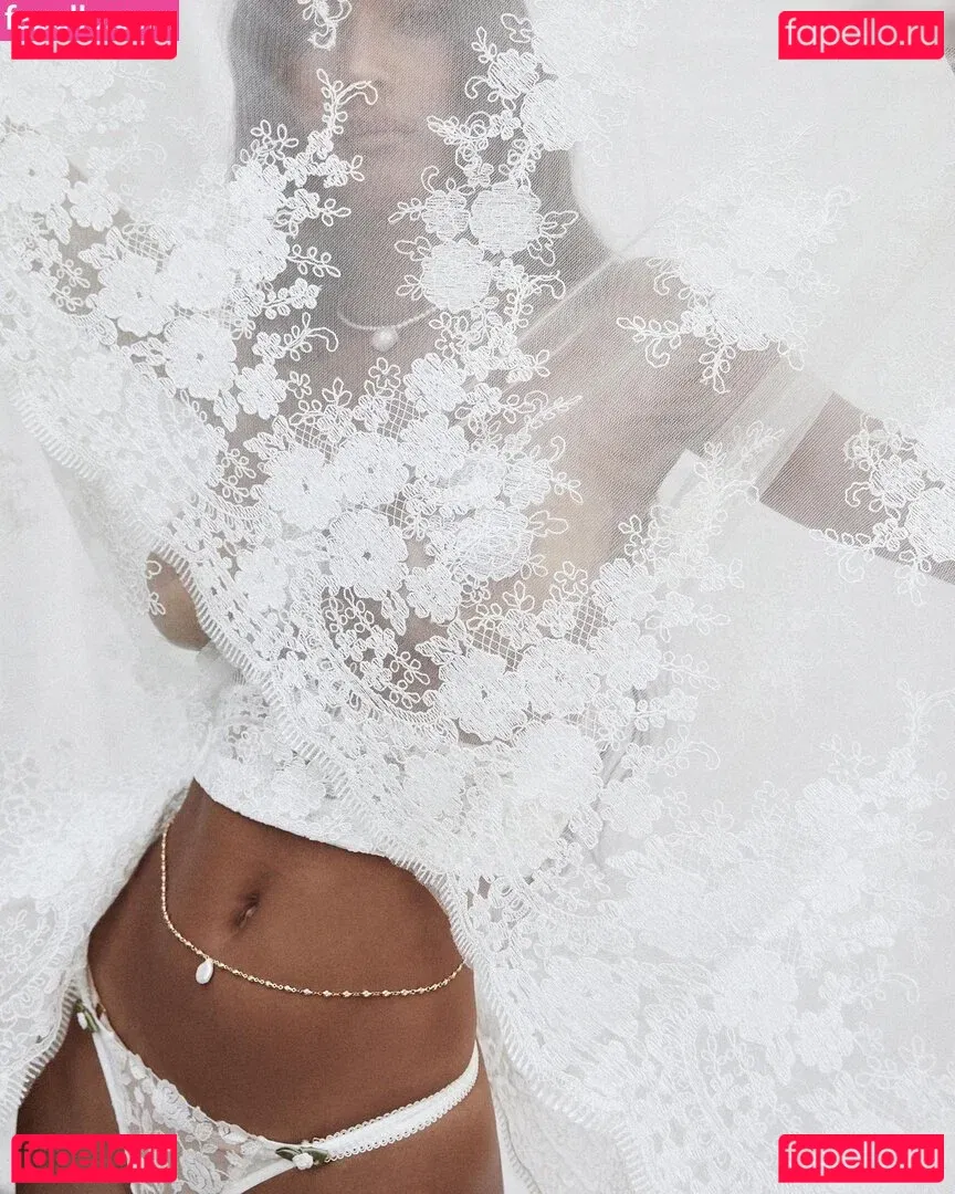 Lais Ribeiro Onlyfans Photo Gallery 